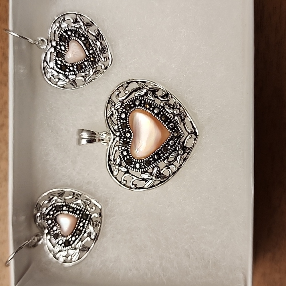 Silver heart pendant with earrings